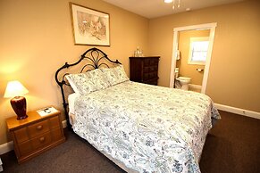 Peach Tree Inn & Suites