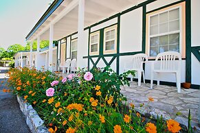 Peach Tree Inn & Suites
