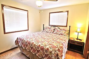 Peach Tree Inn & Suites