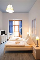 Hotel Avalon