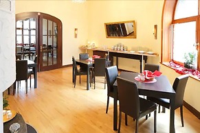 Hotel Avalon