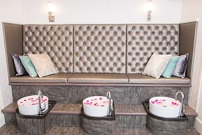 Hume Hotel & Spa