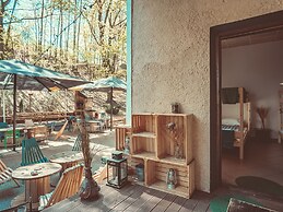 Downtown Forest Hostel & Camping