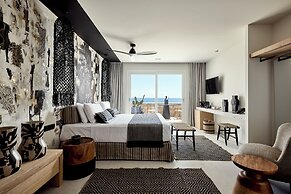 Artemis Seaside Resort