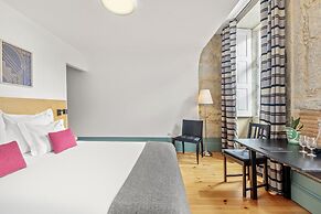 B.Places Apartments