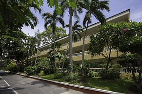 Twin Palms Resort