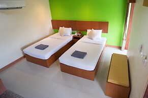 Twin Palms Resort