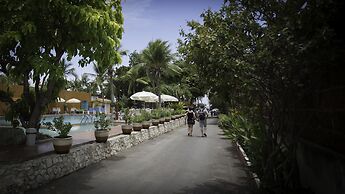 Twin Palms Resort