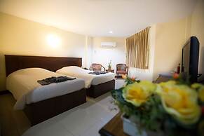 Twin Palms Resort