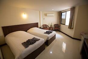 Twin Palms Resort