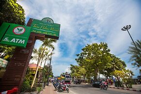 Twin Palms Resort
