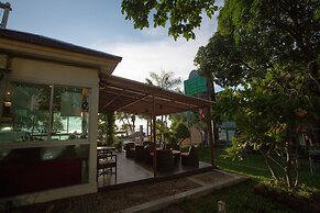 Twin Palms Resort