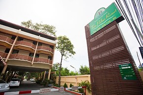 Twin Palms Resort