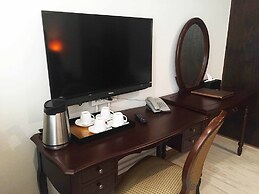 99 The Gallery Hotel