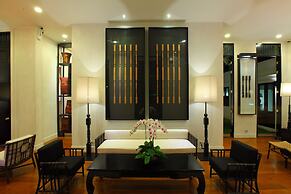 99 The Gallery Hotel