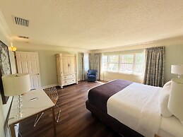 The Bayfront Inn