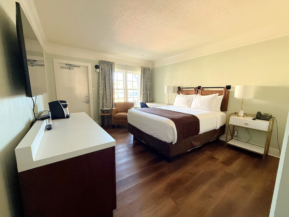 The Bayfront Inn