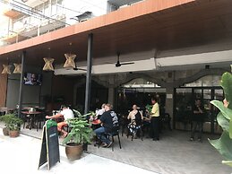 Maxim's Inn