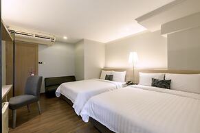 Maxim's Inn
