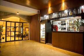 Maxim's Inn