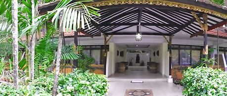 Palm Beach Hotel Bali