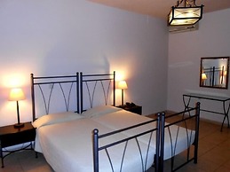 Lambrinos Suites