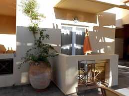 Lambrinos Suites