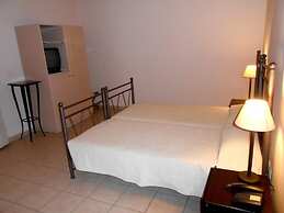 Lambrinos Suites