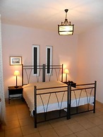Lambrinos Suites