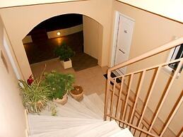Lambrinos Suites