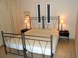 Lambrinos Suites