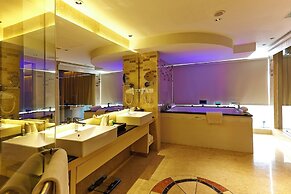 Six Seasons Hotel