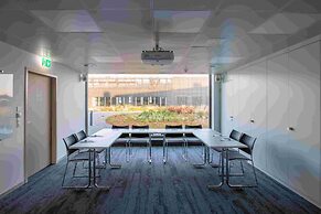 HOTEL illuster - Urban & Local