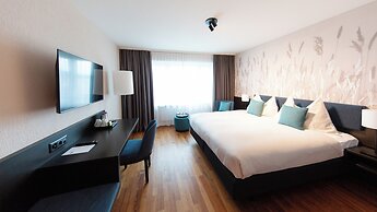HOTEL illuster - Urban & Local