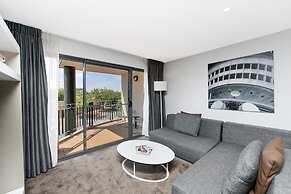 Astra Apartments - The Griffin