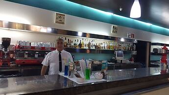 Advise Hotels Reina