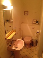 Adelphi Hotel