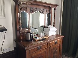 Adelphi Hotel