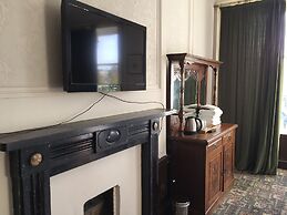 Adelphi Hotel