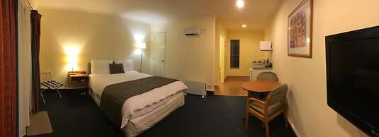 The Peaks Motor Inn