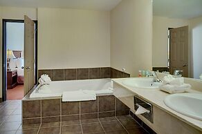 Coast Grimshaw Hotel & Suites