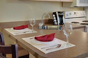 Coast Grimshaw Hotel & Suites