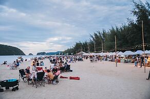 The Green Beach Resort