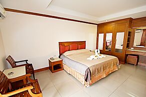 Lek Villa