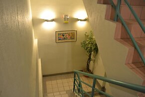 West Plaza Hotel Desekel