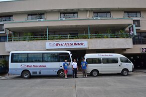 West Plaza Hotel Desekel