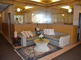 West Plaza Hotel Desekel