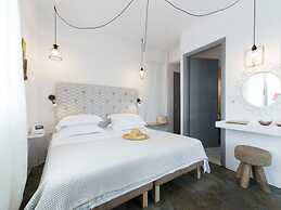Evi Rooms
