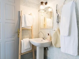 Evi Rooms