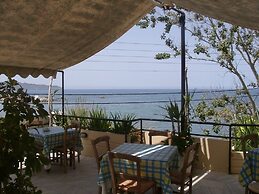 Akasti Hotel
